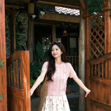 批发粉色麻花针织短袖上衣女夏季温柔风修身显瘦百搭短款圆领 T 恤