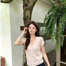 批发百搭<b class='q'>V领</b>针织<b class='q'>T</b><b class='q'>恤</b>女2026新款夏季韩系修身显瘦纽扣短袖上衣