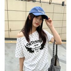 批发不退换韩系波点斜肩短袖<b class='q'>t</b><b class='q'>恤</b>女夏季宽松慵懒风小众露肩上衣潮