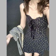 法式蓝色碎花吊带连衣裙女夏季小个子早春穿搭短裙 秋季新品