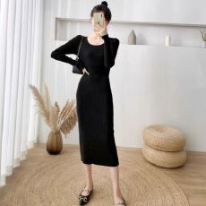 批发法式方领针织<b class='q'>连衣裙</b>女秋冬黑色气质显瘦紧身包臀毛衣长款打底裙