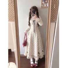 批发法式气质优雅<b class='q'>波点</b><b class='q'>连衣裙</b>女秋冬新款方领蕾丝拼接收腰显瘦温柔长