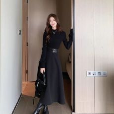 批发法式黑色内搭连衣裙子女秋冬2026年新款小个子掐腰裙约会穿搭礼