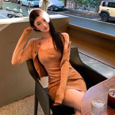 批发秋冬新款千金感圆领镂空针织开衫长袖<b class='q'>吊带</b>连衣裙短裙子两件套装