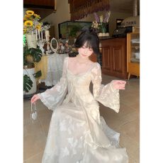批发法式杏色蕾丝<b class='q'>连衣裙</b>女纯欲<b class='q'>春秋</b>2026年新款气质收腰赫本风长裙子