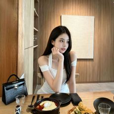批发韩系纯欲一字领挂脖气质T恤女装<b class='q'>夏</b>季新款修身外穿短款辣妹小上衣
