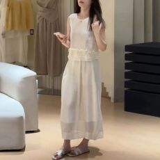 批发<b class='q'>无袖</b>白色背心连衣裙女夏季2026新款小个子巨好看漂亮穿搭套装长
