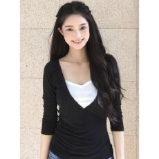 批发已出货 黑拼白假两件 V 领针织衫女秋季修身显瘦设计感长袖上衣