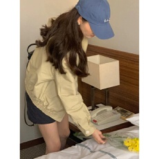 批发高级感卡其色短外套女<b class='q'>春</b>秋季复古气质小个子显瘦宽松工装夹上衣