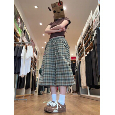 批发美式复古<b class='q'>街头</b>辣妹格纹七分裤女夏季新款休闲垂感显瘦阔腿裤短裤