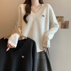批发实拍大码高级感V领正肩针织衫女胖MM显瘦遮肚百搭<b class='q'>打底衫</b>减龄毛衣