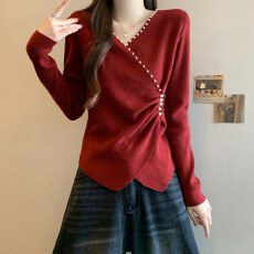 批发实拍新年红<b class='q'>V领</b>针织衫秋冬胖MM内搭不规则收腰珍珠扣打底衫上衣