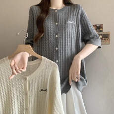 批发实拍<b class='q'>大码</b>短袖麻花刺绣字母针织开衫女胖MM夏季宽松遮肚百搭上衣