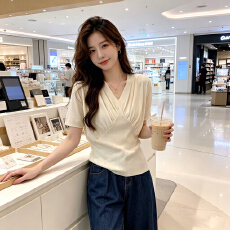 批发设计感V领蝙蝠袖冰丝针织衫女夏季胖MM遮肚子百搭褶皱巨显瘦上衣