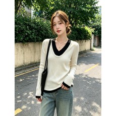 批发实拍<b class='q'>秋</b>冬大码韩系V领撞色内搭假两件针织衫女胖MM显瘦软糯打底衫