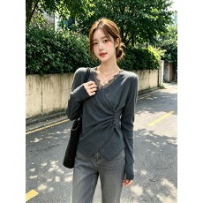 批发实拍大码女装设计感蕾丝花边毛衣女<b class='q'>秋</b>冬胖MM巨显瘦不规则V领上衣