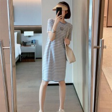 批发法式2026年夏季温柔风气质条纹拼色气质针织短袖<b class='q'>连衣裙</b>