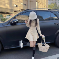 批发2025秋新款甜辣妹纯欲风温柔系减龄小个子收腰显瘦百褶针织连衣裙