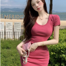 批发纯欲风方领显白短袖<b class='q'>包臀</b>裙夏季性感修身小个子高级<b class='q'>连衣裙</b>收腰短裙