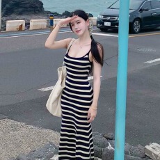 批发韩版度假风针织条纹吊带连衣裙女2026年夏季新款<b class='q'>修身</b>打底包臀长裙