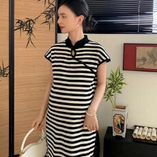 批发新中式<b class='q'>连衣裙</b>2026年夏季国风<b class='q'>条纹</b>长裙女夏款时尚洋气<b class='q'>条纹</b>裙