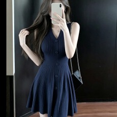 批发夏季法式V领无袖针织<b class='q'>连衣裙</b>女收腰显瘦A字裙小个子减龄外穿背心裙