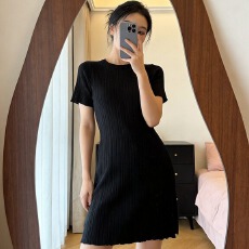 批发今年流行的爆款女装2026夏坑条圆领连衣<b class='q'>裙</b>女设计感小众<b class='q'>修身</b>显瘦<b class='q'>裙</b>
