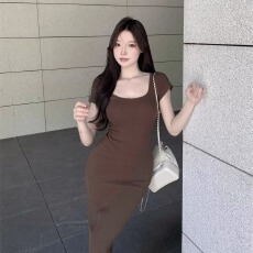 批发方领<b class='q'>针织</b>T恤连衣裙女装夏季新款收腰名媛包臀裙修身咖色长裙裙子