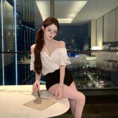 批发实体档口秋季法式一<b class='q'>字</b>肩拼接网纱假两件上衣女设计感收腰性感<b class='q'>T</b>恤