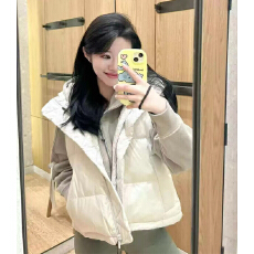 批发实体档口四格羽绒马甲女2025冬季新款短款连帽白鸭绒泡芙面包服