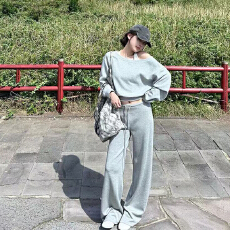 批发实体档口休闲运动风套装女秋季百搭款圆领露肩卫衣高腰卫<b class='q'>裤</b>两件套