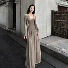 批发实体档口2025年新款收腰显瘦针织<b class='q'>连衣裙</b>女秋季新款高级感裙装套装