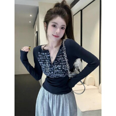 批发实体档口辣妹半开领纽扣长袖<b class='q'>打底</b>衫女秋心机字母印花修身短款上衣