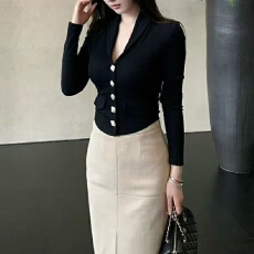 批发实体档口中古轻奢玫瑰金扣气质女士上衣名媛高级感修身<b class='q'>打底</b>针织衫