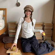 批发实体档口纯色圆领<b class='q'>打底</b>衫女秋季新款气质修身显瘦短款上衣长袖t恤