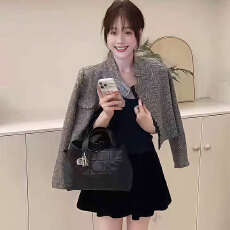 批发实体档口千金感粗花呢小香风外套<b class='q'>女</b>秋短款上衣+丝绒百褶裙套装潮