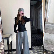 批发实体档口四粒扣针织打底衫女秋冬小V领内搭外穿<b class='q'>修身</b>显瘦长袖上衣