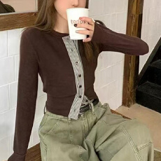 批发实体档口复古风拼色单排扣条纹边长袖T恤女<b class='q'>秋</b>冬气质休闲显瘦上衣