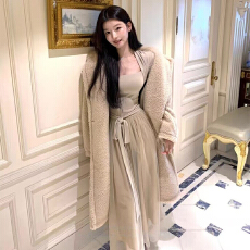 批发实体档口2025新款坎肩领拼接<b class='q'>网纱</b>连衣<b class='q'>裙</b>女冬季带胸垫设计感长<b class='q'>裙</b><b class='q'>潮</b>