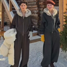 批发实体档口冬款爆款新品韩版连帽毛领加绒卫衣外套+弯刀阔腿裤套装