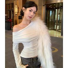 批发实体档口新款逛街必备穿搭超绝美斜领露肩<b class='q'>T</b><b class='q'>恤</b>甜辣风长袖上衣女款