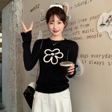 批发实体档口新款青春简笔花朵印花小清新圆领T恤修身<b class='q'>百搭</b>舒适上衣女