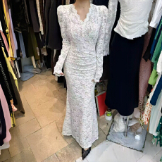 批发实体档口新款大气高端洋气V领蕾丝纯欲连衣长裙收腰显瘦<b class='q'>时尚</b>裙子