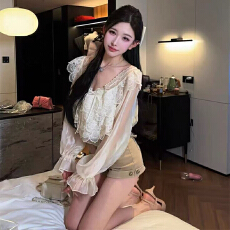 批发实体档口法式宫廷风绑带衬衫女气质甜美减龄短款蕾丝小衫新款上衣