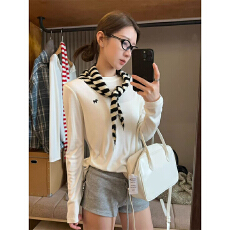 批发实体档口今年流行超好看正肩短袖<b class='q'>t</b><b class='q'>恤</b>女夏独特漂亮高级感甜辣上衣