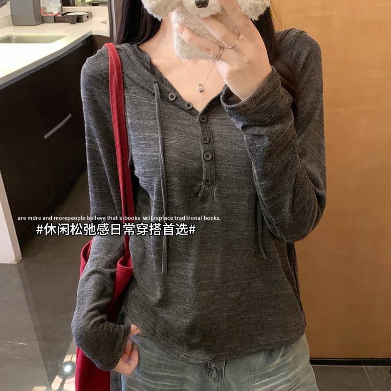 BY356163# miu系连帽半开领长袖T恤女春秋早秋慵懒风宽松纽扣上衣 服裝批發女裝批發服飾貨源