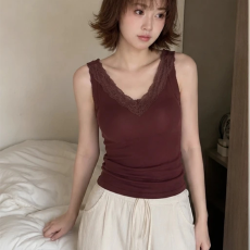 批发实力工厂秋冬睫毛蕾丝边羽毛绒山茶花保暖背心女舒适一体式打底