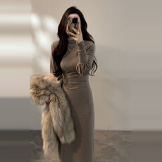 批发2025秋冬季新款法式高级感灰色高领连衣裙子内搭打底收腰气质长裙