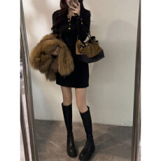 批发法式<b class='q'>复古</b>黑色长袖v领连衣裙子女2025秋冬季大衣内搭辣妹包臀短裙