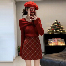 过新年战袍红色毛衣连衣裙女秋冬2026新款巨好看穿搭一整套装短裙